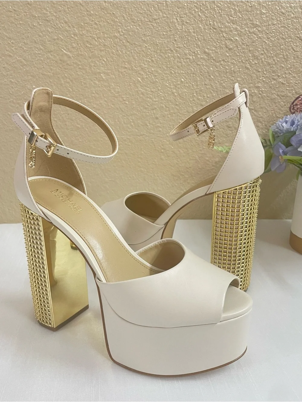 Michael Kors Women's Maxine Platform Sandals In Light Cream Size US 5.5 M